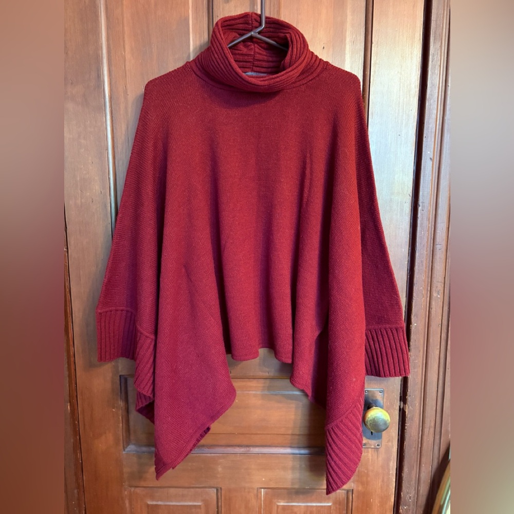 Mantles Sweater Cape with sleeves - size One Size fits most